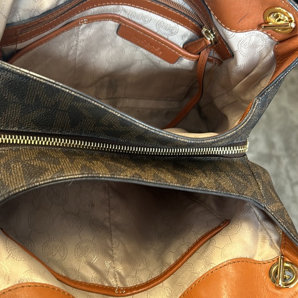 Michael kors satchel - Picture 5 of 6